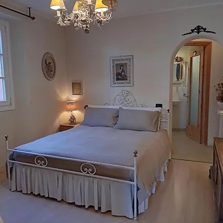 Papillon Nocleg ze śniadaniem 3*